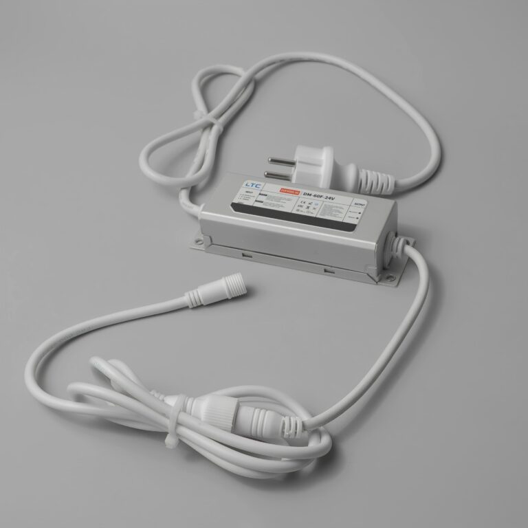 Качественная картинка Светодиодная фигура “Световой олень” Laitcom, 1,6м 24В, 350LED, IP65, белый