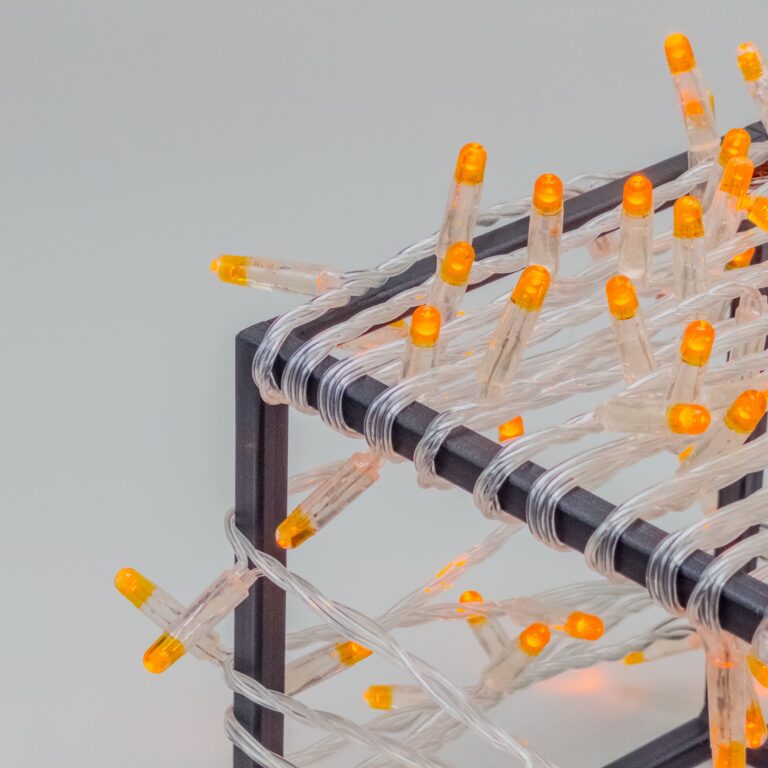 Качественная картинка Светодиодная нить с колпач. Laitcom, 10 м, 220В, IP65, 100 led, прозрачный провод, оранжевый