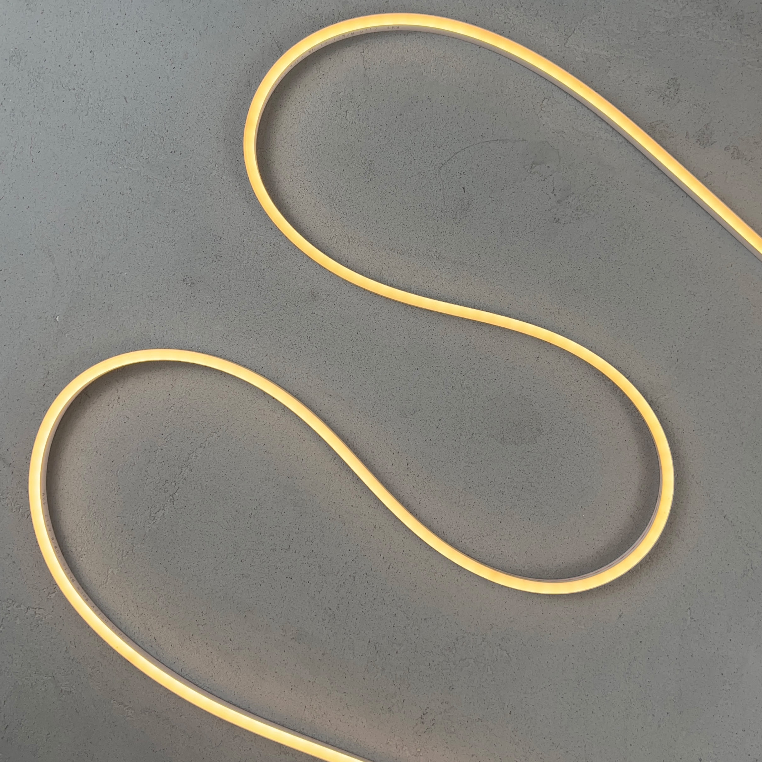 Качественная картинка Гибкий неон Laitcom односторонний 8х16мм, 12В, IP65