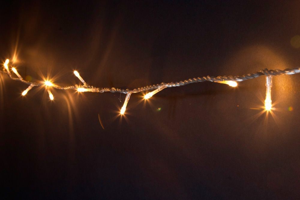 Качественная картинка Светодиодная гирлянда Feron CL06, 230V, 200 LED 20м, 3300K, 12W,  с контроллером, IP 20, шнур 1.5м,