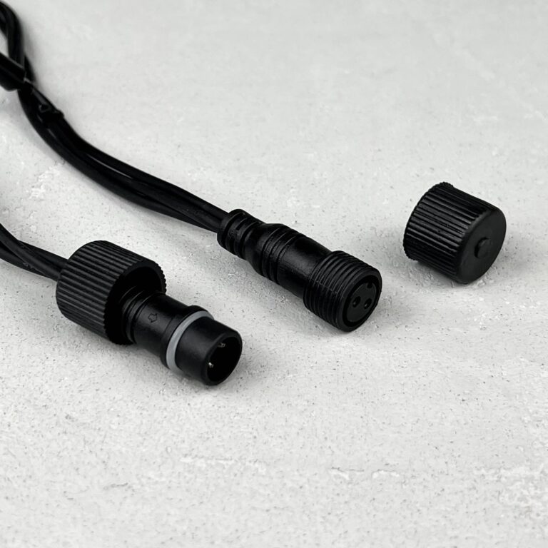 Качественная картинка Светодиодная нить Laitcom, мерцание 100%, 10м, 100 LED, IP65, 220-230V, черн. провод, белый