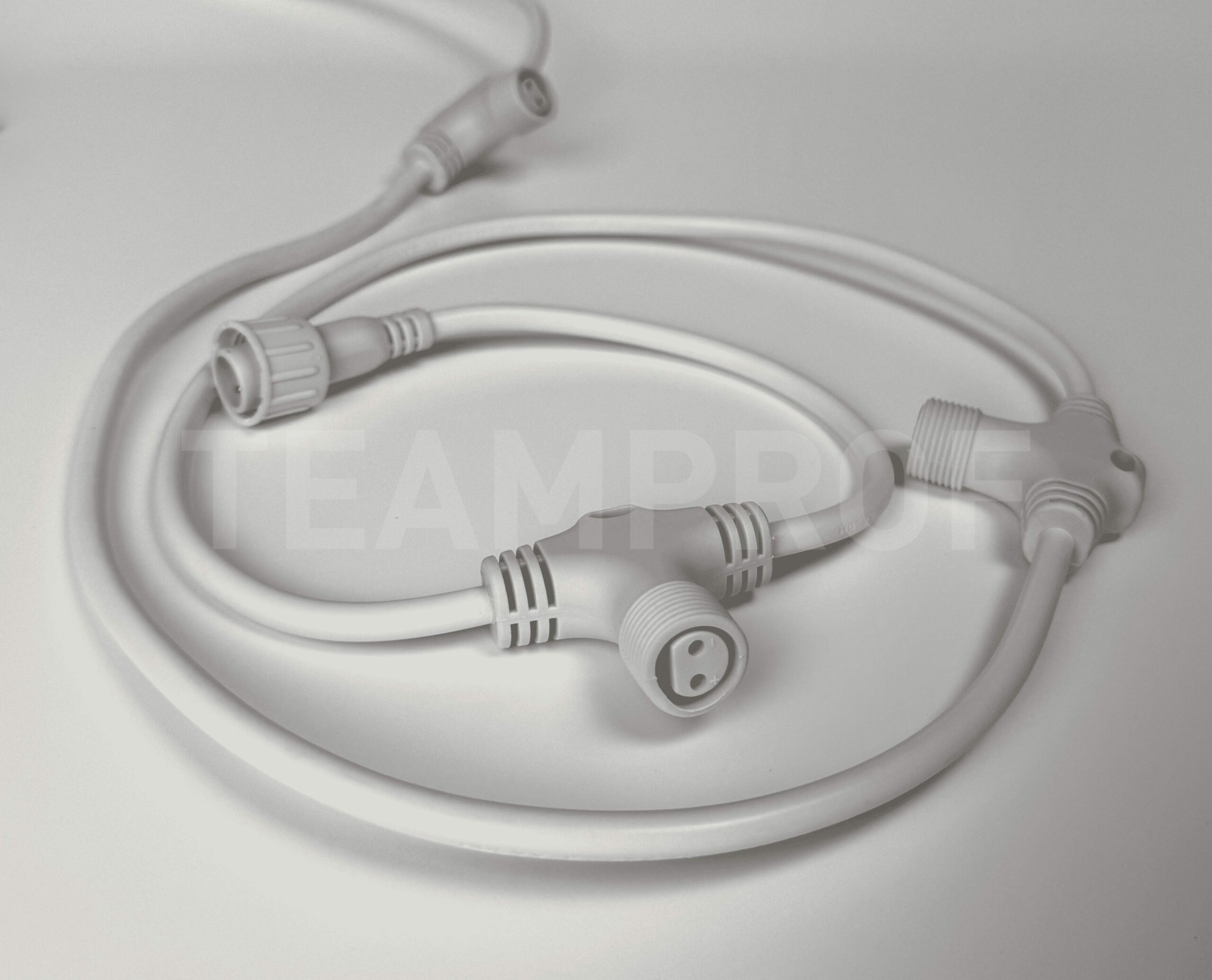 Качественная картинка Соединительная шина Teamprof, 2 pin, Т-образный коннектор, 2,5 м, 5 лучей, белая