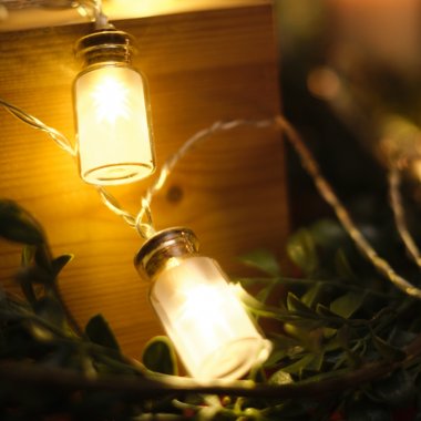 Качественная картинка Гирлянда светодиодная Баночки Neon-Night 1,5 м, прозр.ПВХ, IP 20, 10 LED, теп.белый, 2хАА (нет)