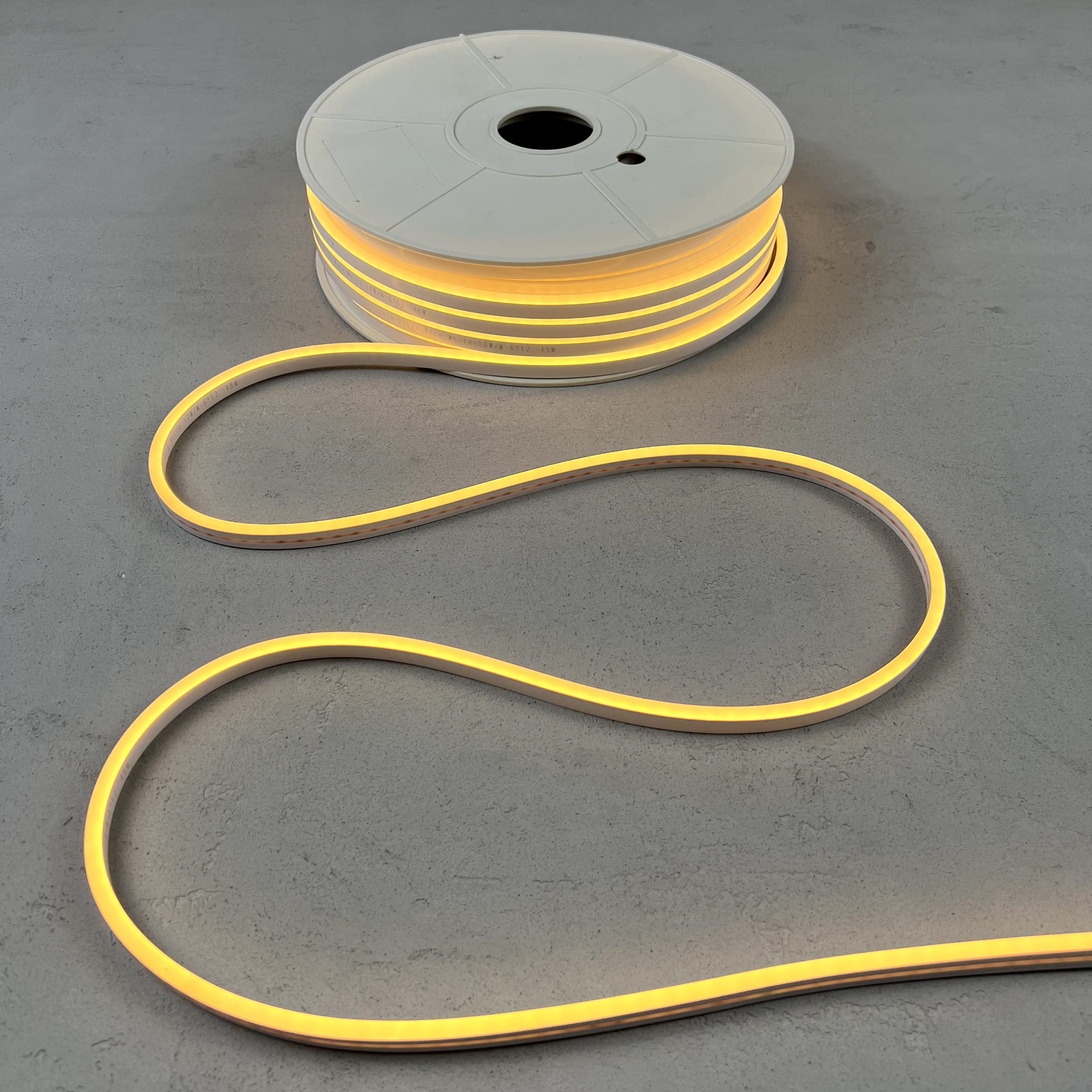 Качественная картинка Гибкий неон Laitcom односторонний 8х16мм, 12В, IP65