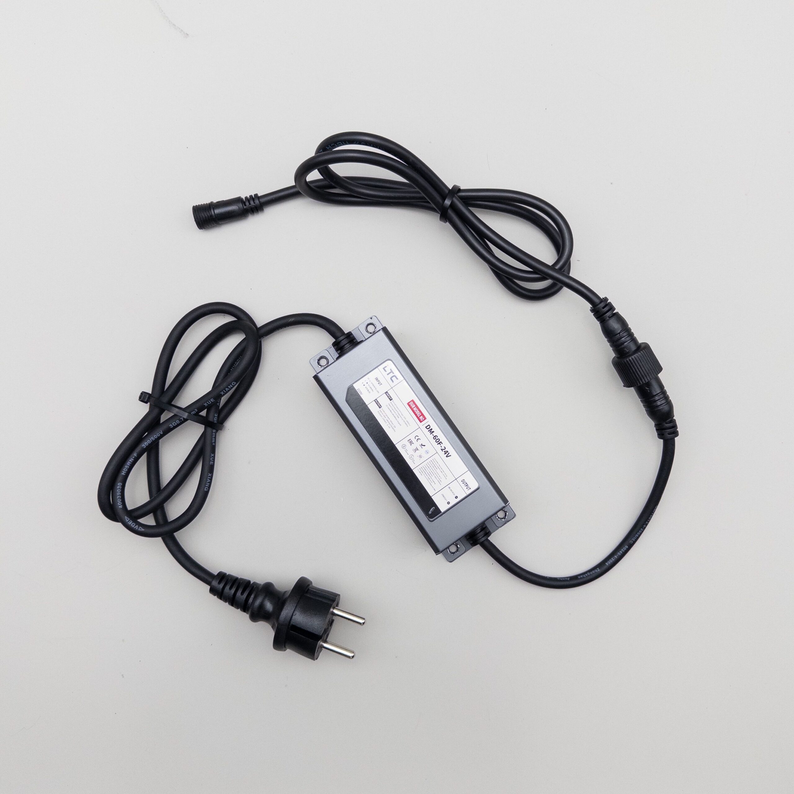 Качественная картинка Блок Питания Электронный 60W для Нитей 24В, до 1000 LED, Провод Черный Каучук, IP65