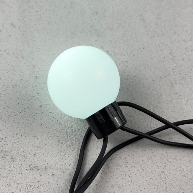 Качественная картинка Светодиодная гирлянда «Шарики» Laitcom 5м, 20 LED, Провод Черный Каучук, IP65