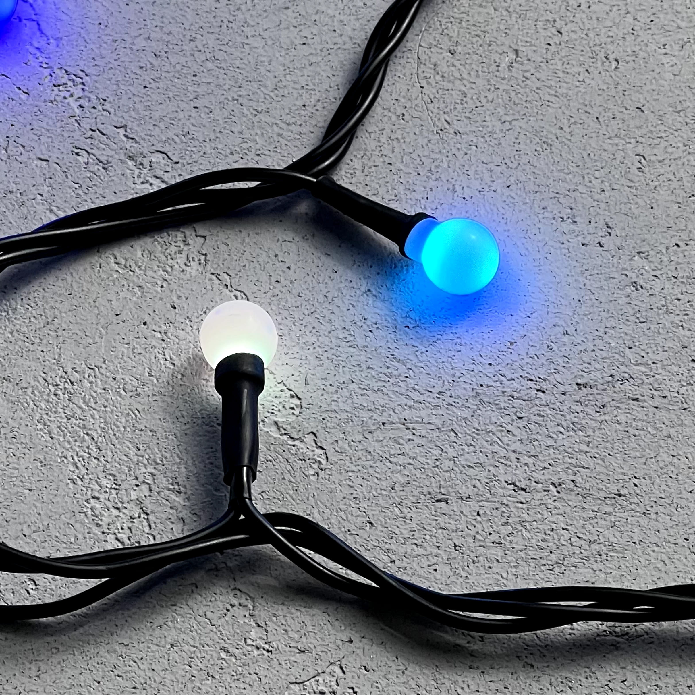 Качественная картинка Гирлянда светодиодная Laitcom Fiesta small ball 10м, 100 led, 220-230V., D13мм, IP65, RGB