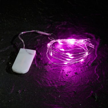 Качественная картинка Светодиодная гирлянда Роса Neon-Night, 2м, 20 LED, ПВХ, IP20, 2хCR2032 (в комплекте), розовый