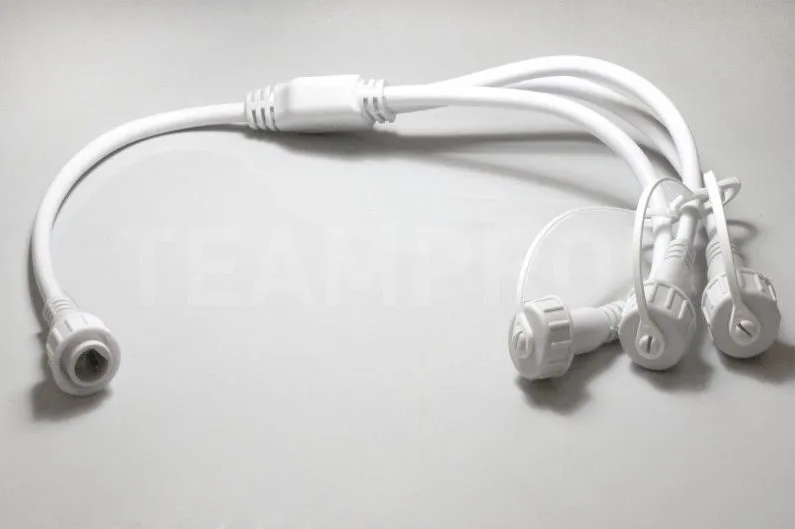 Качественная картинка Разветвитель универсальный Teamprof, 2  pin, 1-3, белый. Для: нитей 10 м, бахромы, занавесов