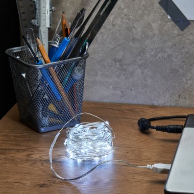 Качественная картинка Светодиодная гирлянда Роса Neon-Night, 10м, 100 LED, ПВХ, IP20, USB, белый