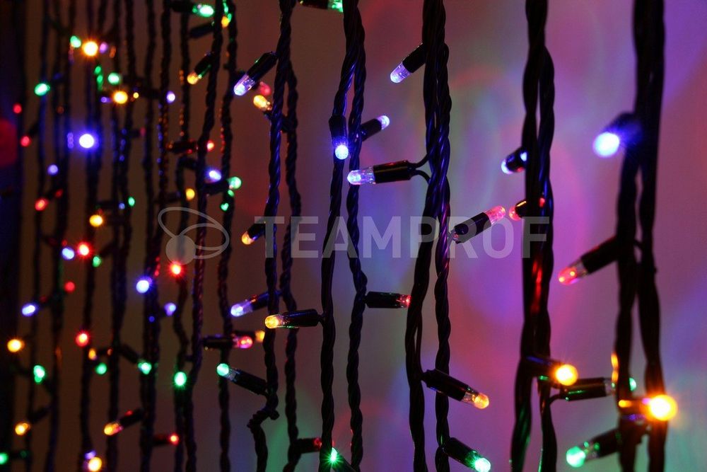 Светодиодная гирлянда нить Teamprof, 20м, 200 LED, 220В, герм. колп., динамика, черн.провод, мульти Качественная картинка Светодиодная гирлянда нить Teamprof, 20м, 200 LED, 220В, герм. колп., динамика, черн.провод, мульти