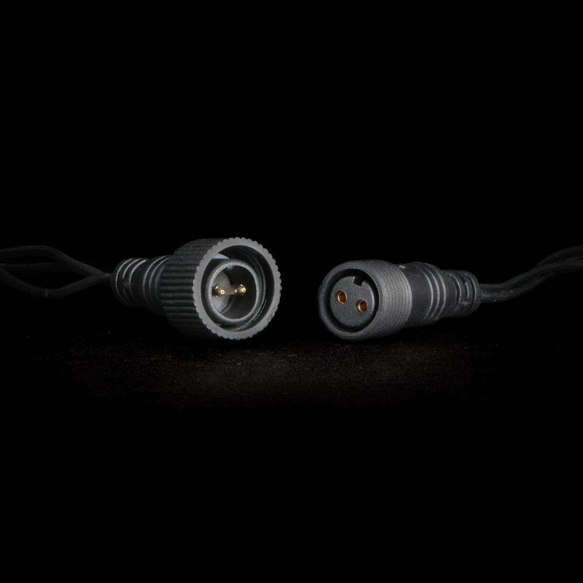 Качественная картинка Светодиодная нить с колпачком Laitcom, 10м, 220В, 75 LED, провод черный каучук, IP65, синий с мерц